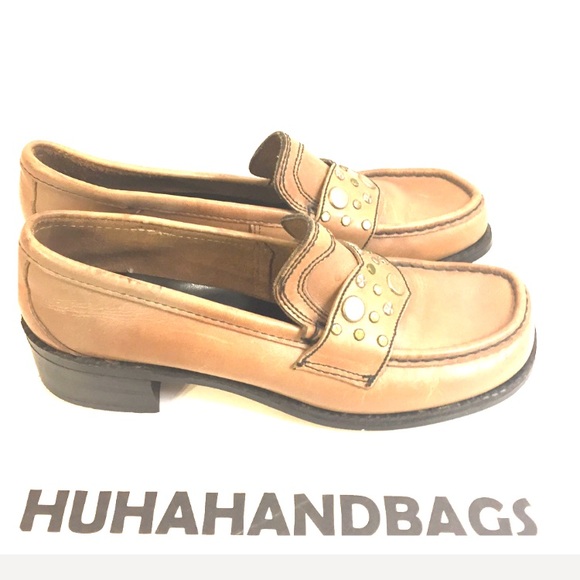 Trotters Tan studded Classic Loafers Size 8.5N - Picture 3 of 8
